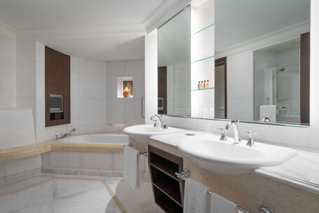 Shangri La Singapore - Image 30