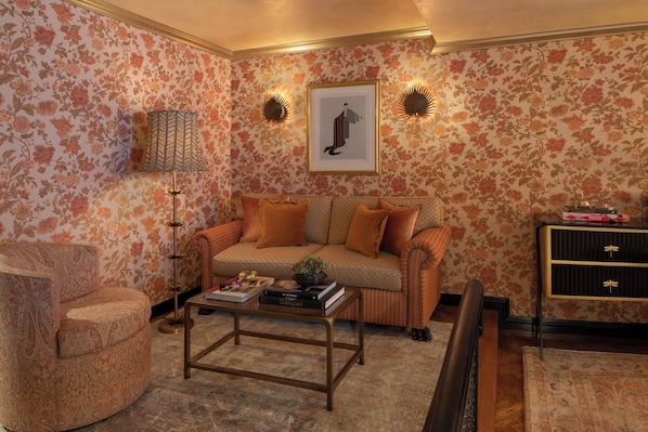 Belle de Jour | Living area | Flat-screen TV, fireplace, iPod dock - Petit Ermitage (West Hollywood)