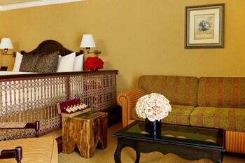 Junior Suite | Egyptian cotton sheets, premium bedding, memory foam beds, minibar at Petit Ermitage