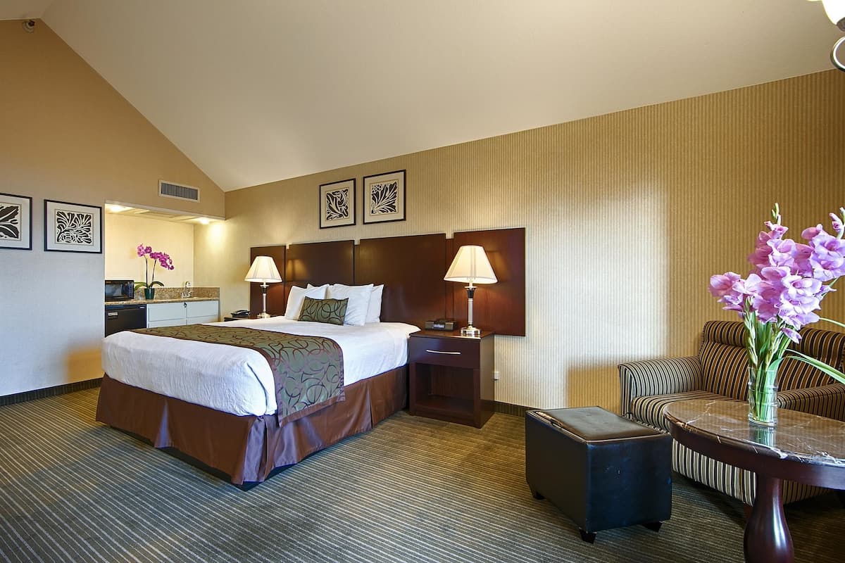 Premium bedding, pillowtop beds, in-room safe, individually furnished