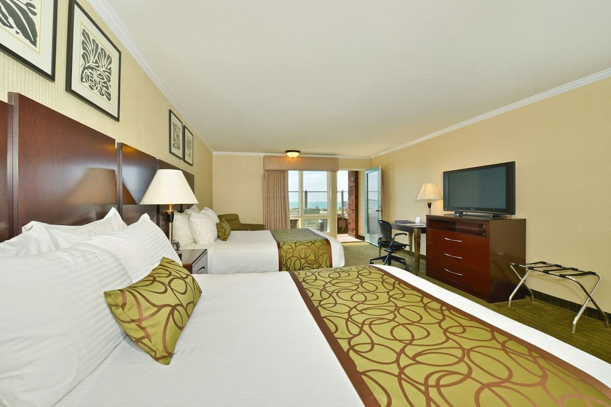 Luxe beddengoed, pillowtop-bedden, een kluis op de kamer