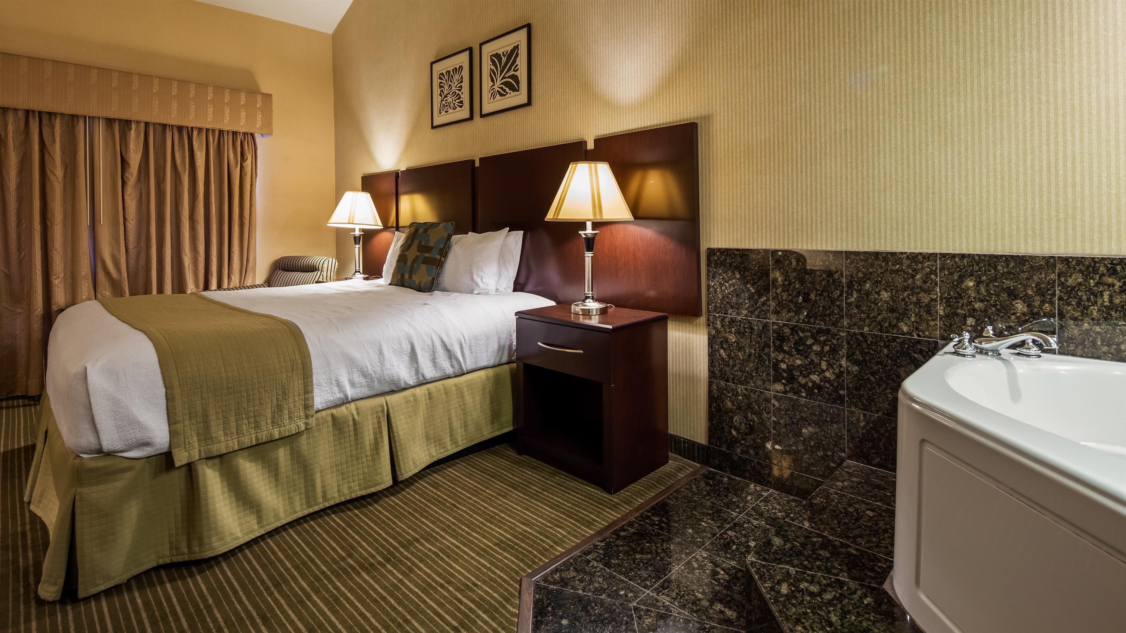 standard room, 1 king bed, non smoking, jetted tub | premium bedding, pillow-top beds, in-room safe, individually furnished