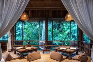 4 restaurants, breakfast, lunch served; local and international cuisine 