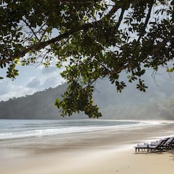 Private beach, sun-loungers, beach umbrellas, beach towels