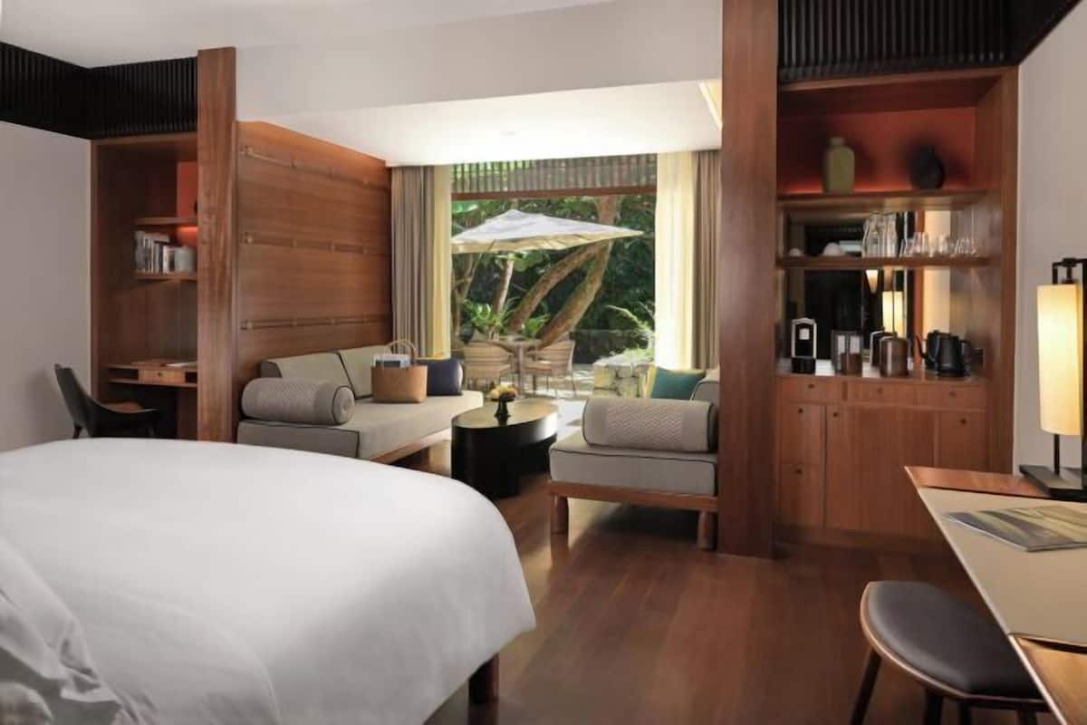 Egyptian cotton sheets, premium bedding, free minibar, in-room safe