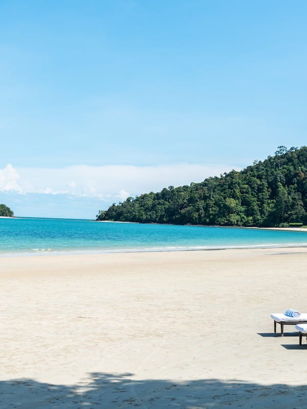 Private beach, sun-loungers, beach umbrellas, beach towels