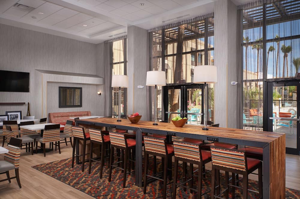 Hampton Inn & Suites Phoenix/Scottsdale on Shea Boulevard