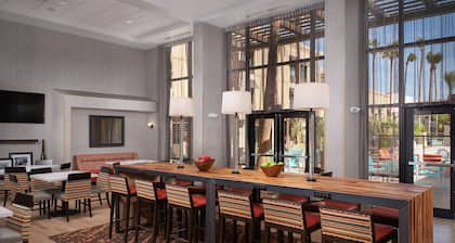 Hampton Inn & Suites Phoenix/Scottsdale on Shea Boulevard