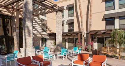 Hampton Inn & Suites Phoenix/Scottsdale on Shea Boulevard