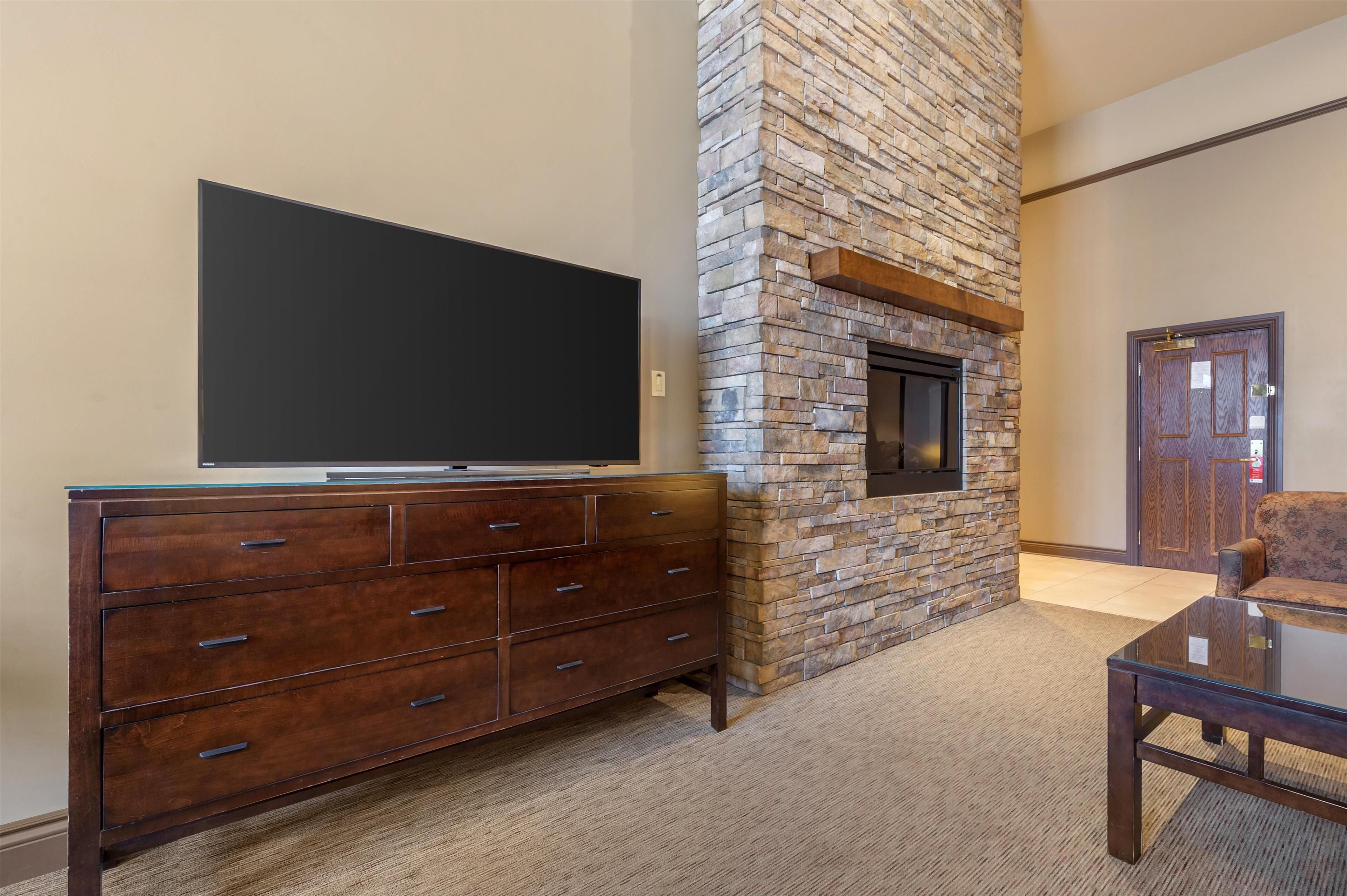 Suite, 1 King Bed, Non Smoking, Fireplace | Premium bedding, desk, laptop workspace, blackout drapes