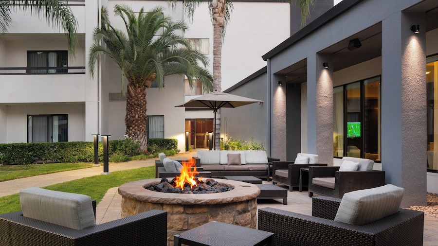 Courtyard by Marriott Fresno