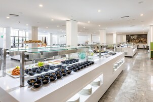 Breakfast, lunch and dinner served