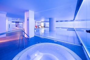 Sauna, hot tub, steam room, Turkish bath/hammam, body treatments