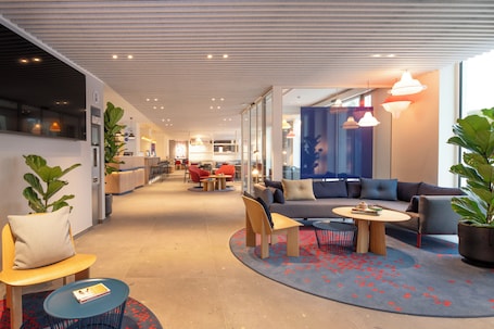 Hall. Holiday Inn Express & Suites Ghent by IHG