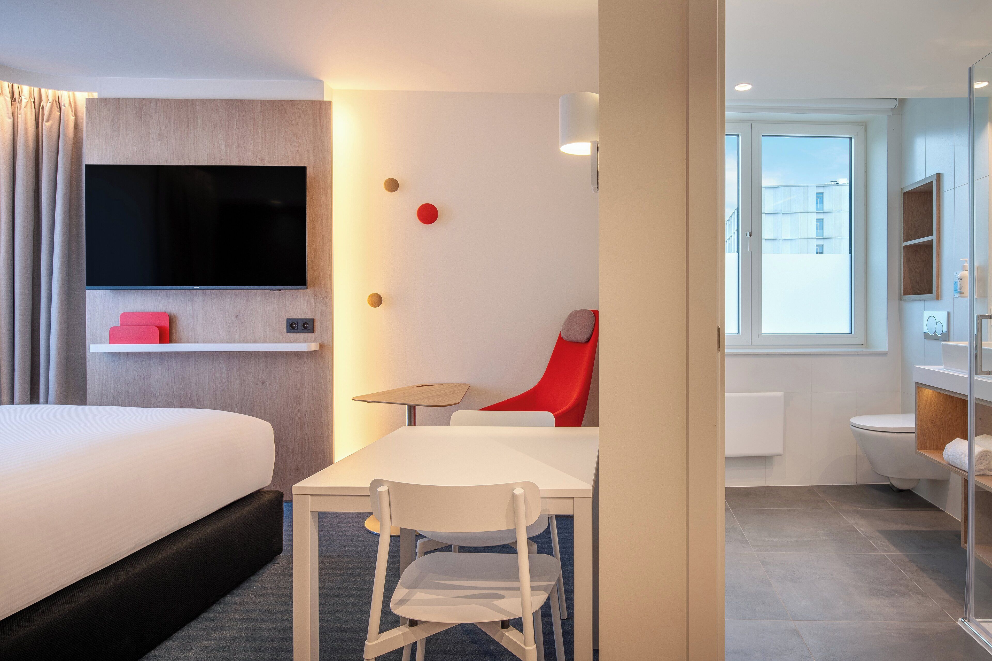 Literie hypoallergénique, surmatelas, minibar