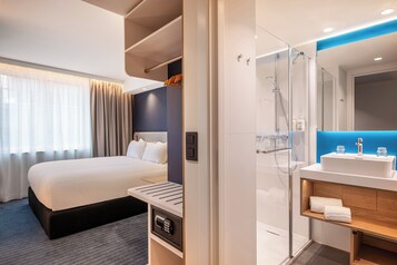 Literie hypoallergénique, surmatelas, minibar