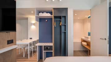 Literie hypoallergénique, surmatelas, minibar