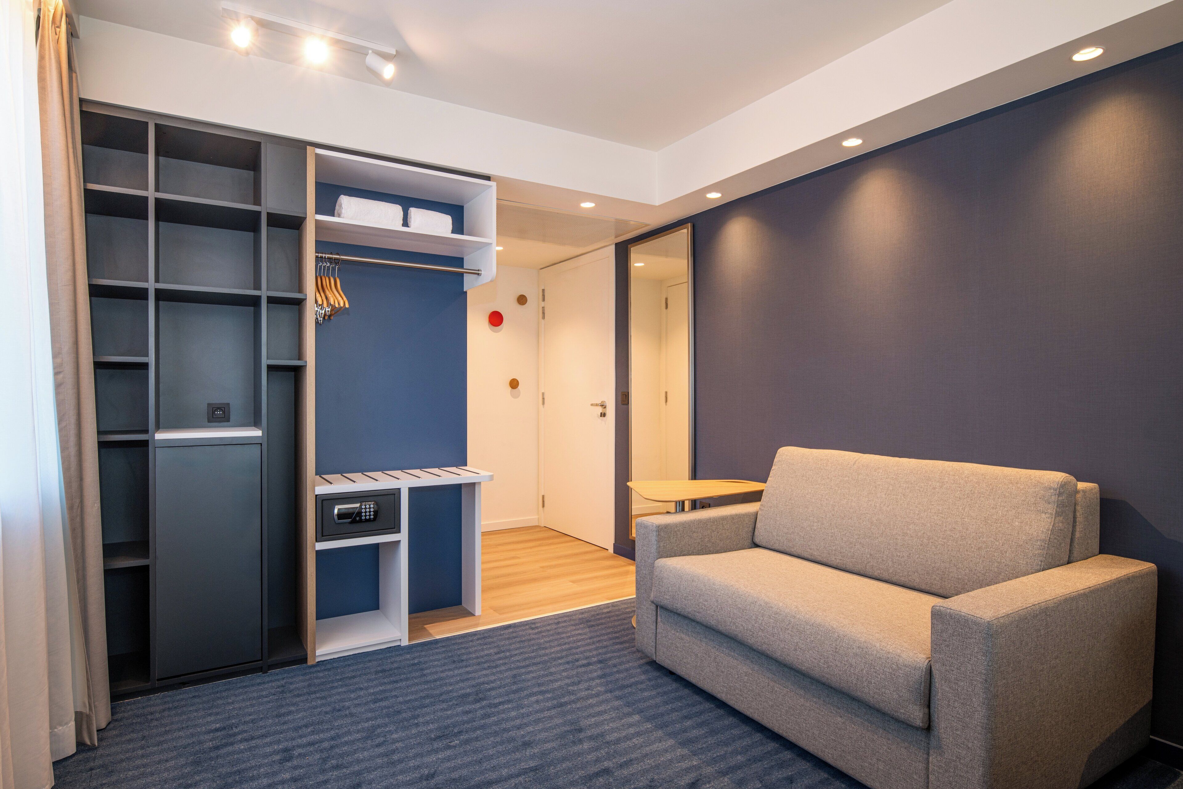 standard room, 1 queen bed with sofa bed | room amenity