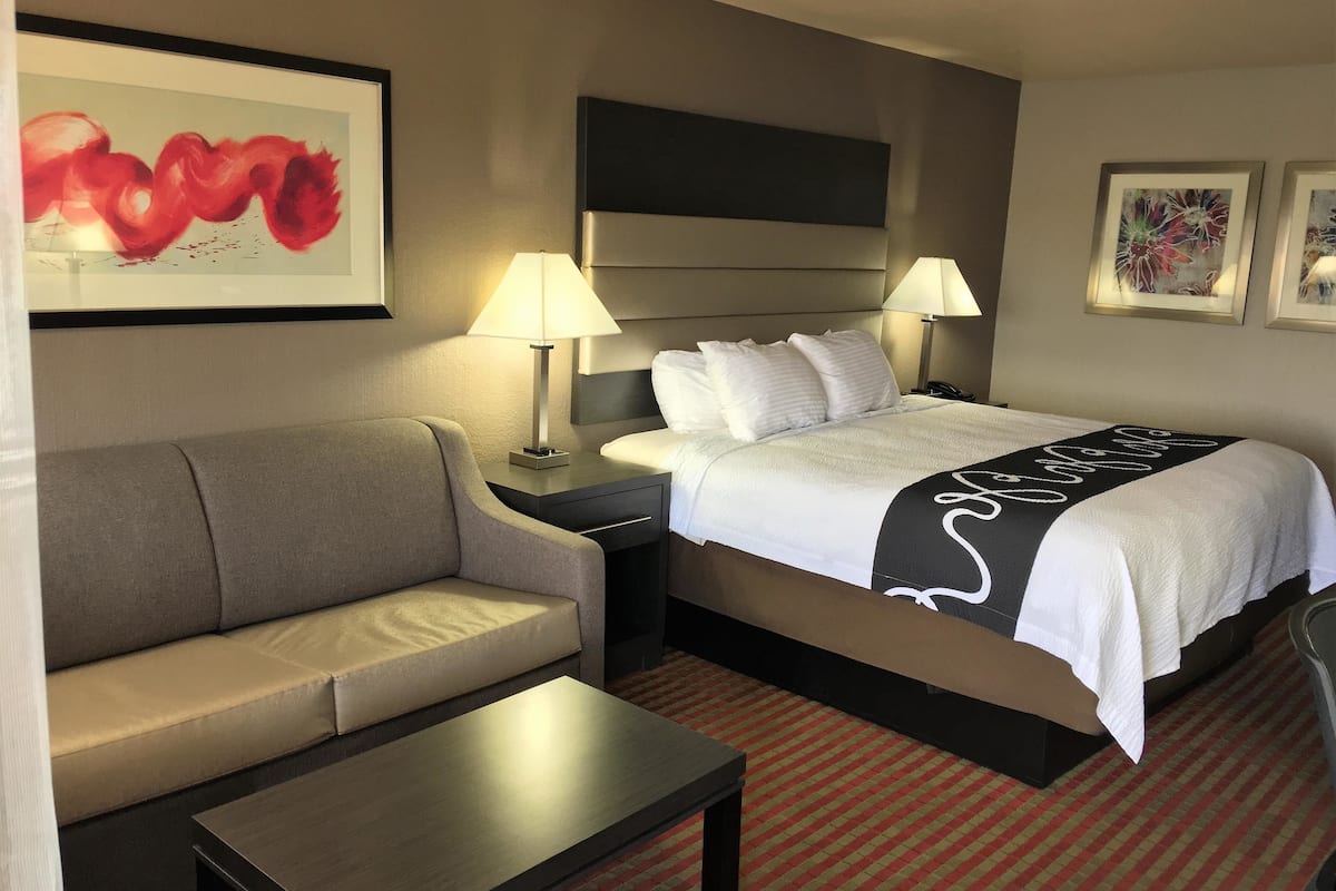 standard room, 1 king bed, non smoking, refrigerator & microwave | premium bedding, desk, blackout curtains, iron/ironing board