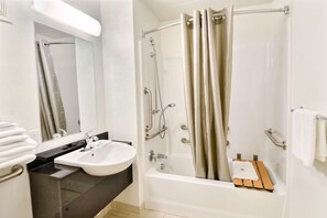 Salle de bain accessible aux personnes à mobilité réduite