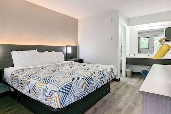 WiFi (free), bed sheets