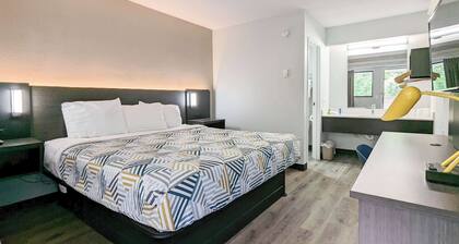 Motel 6 Nashua, NH - South