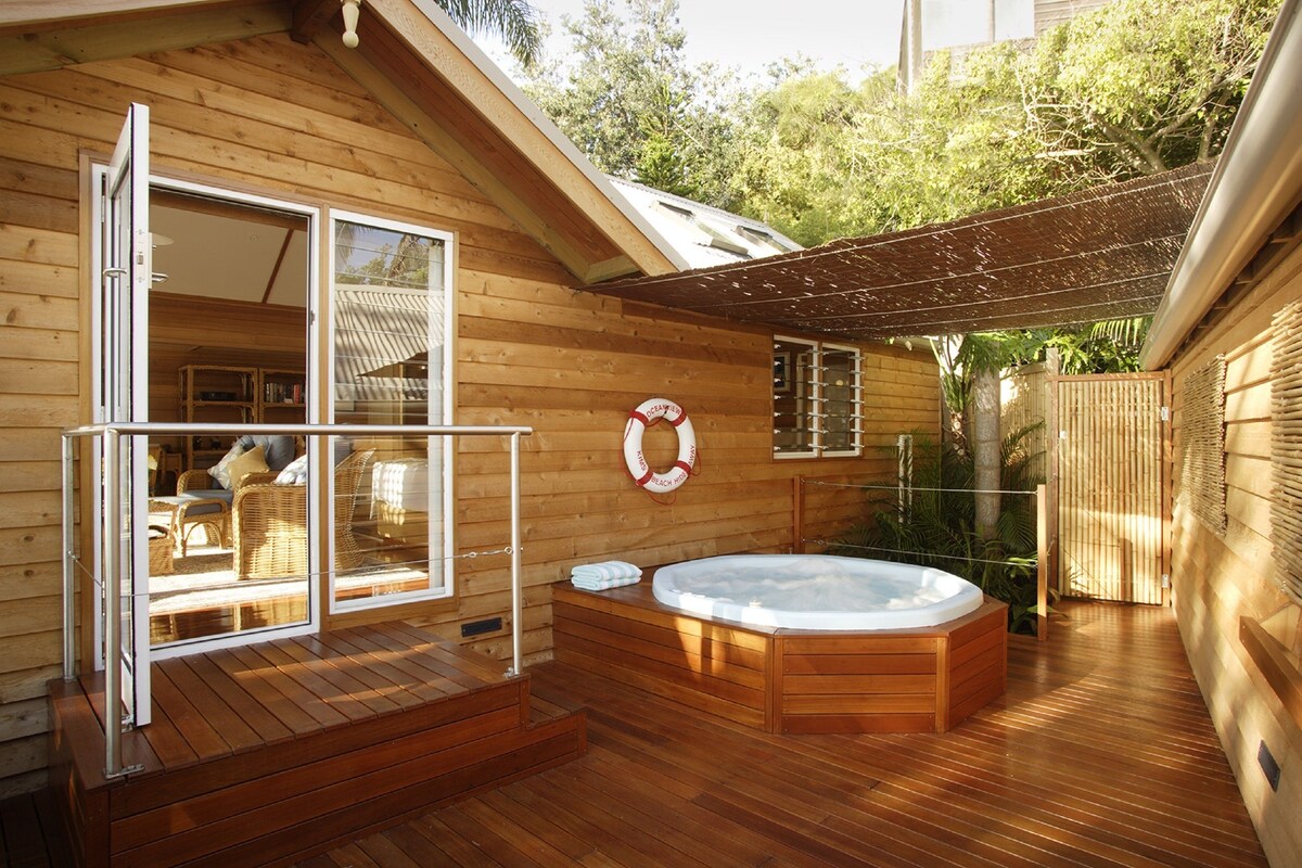 Superior Studio, 1 King Bed, Hot Tub, Ocean View | Pillowtop beds, in-room safe, desk, iron/ironing board