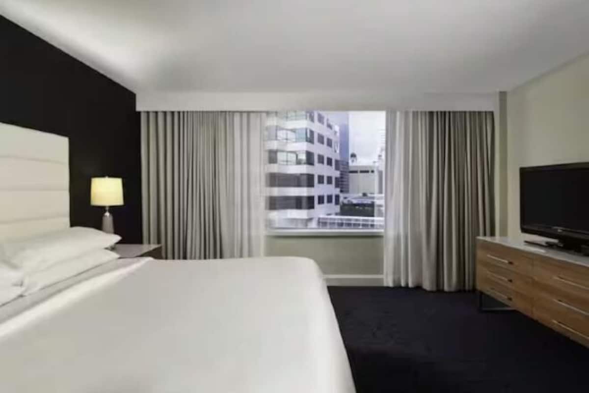 Premium bedding, pillowtop beds, in-room safe, desk