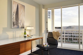 Premium bedding, pillowtop beds, in-room safe, desk at Hotel Tampa Riverwalk