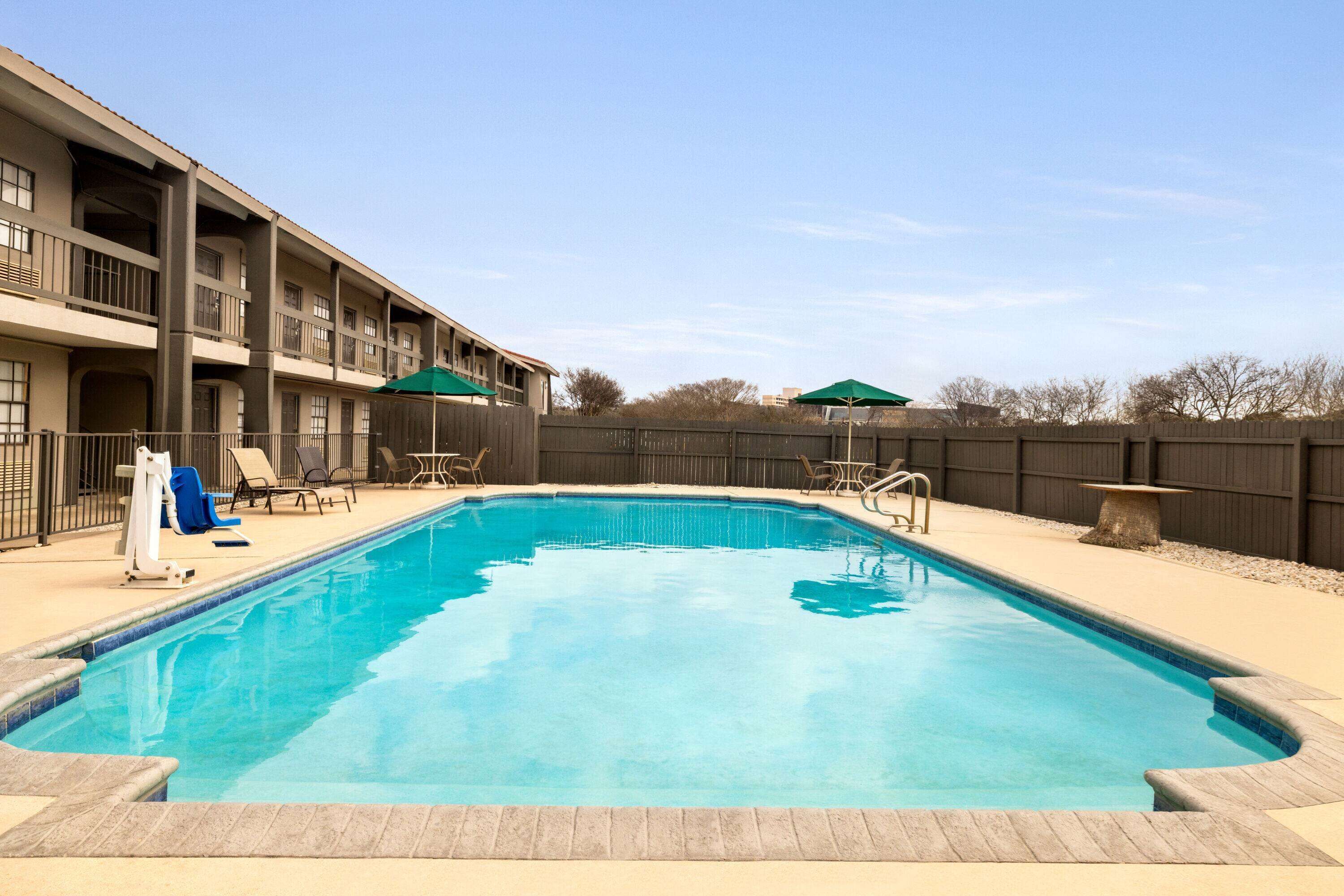 Photo - La Quinta Inn by Wyndham San Antonio Lackland