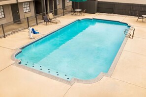 2 outdoor pools