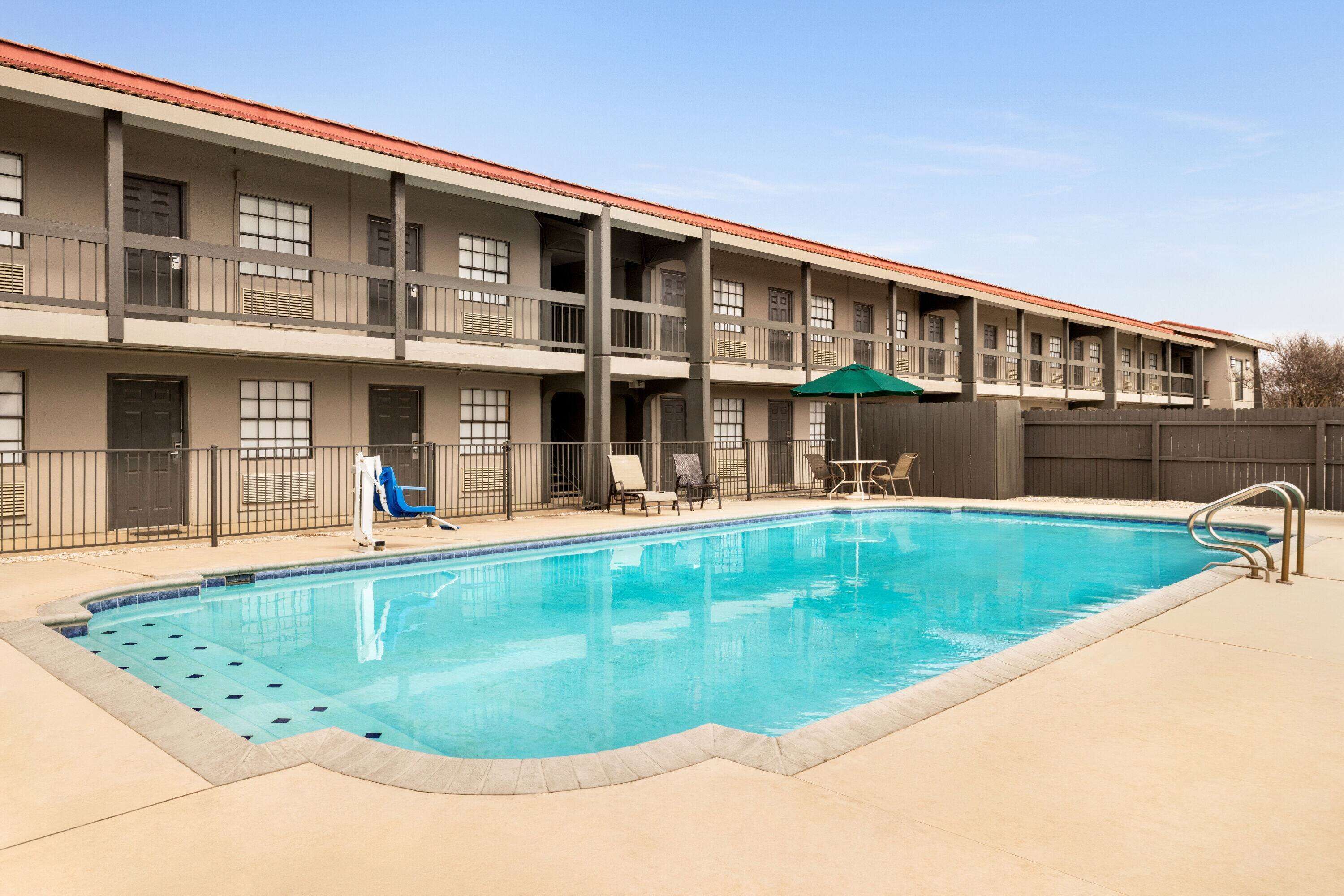 Photo - La Quinta Inn by Wyndham San Antonio Lackland