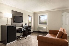 Suite, 1 King Bed, Non Smoking