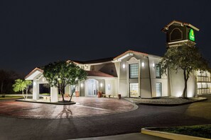 Exterior - La Quinta Inn by Wyndham San Antonio Lackland (San Antonio)