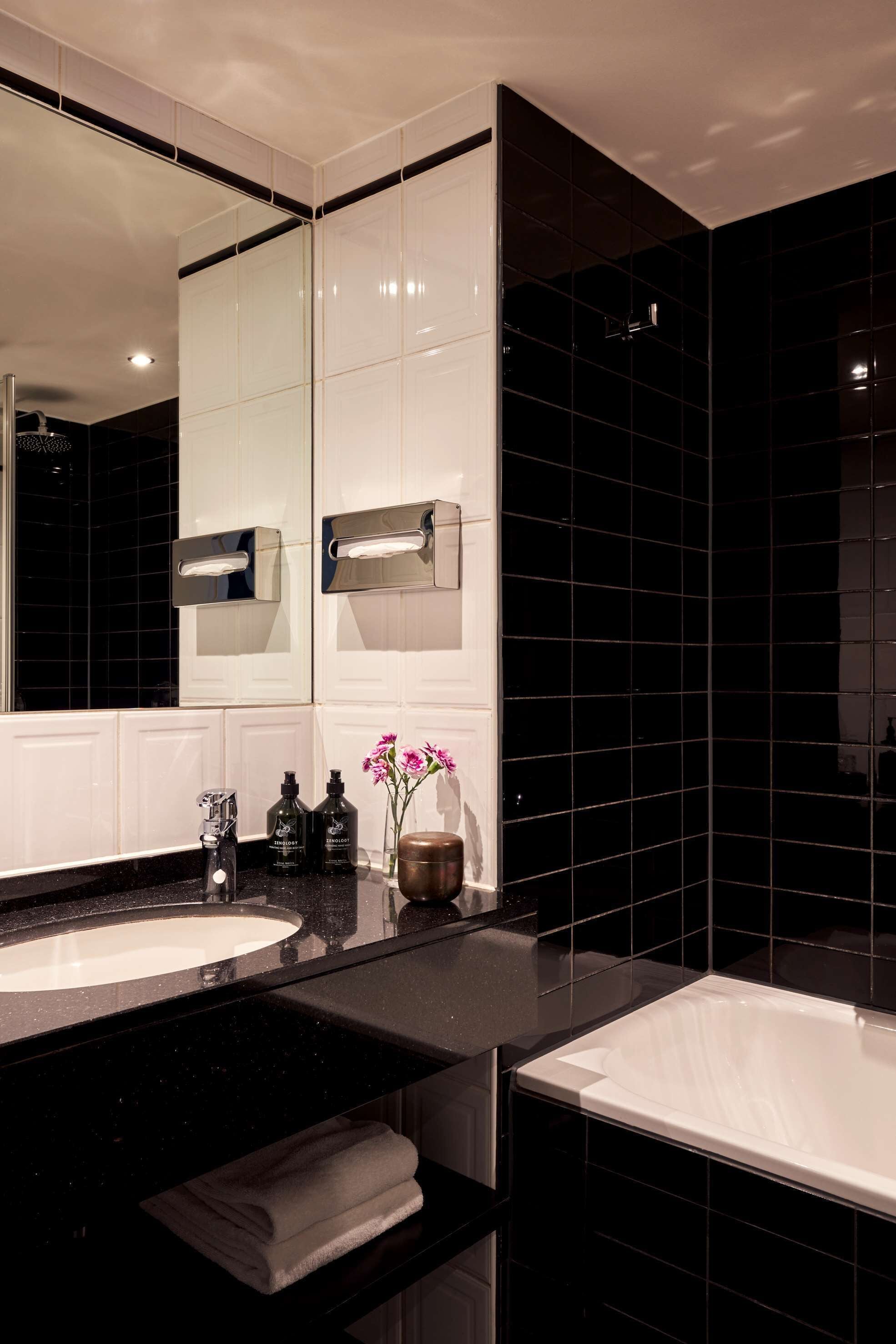 junior suite, 1 king bed | bathroom | free toiletries, hair dryer, towels