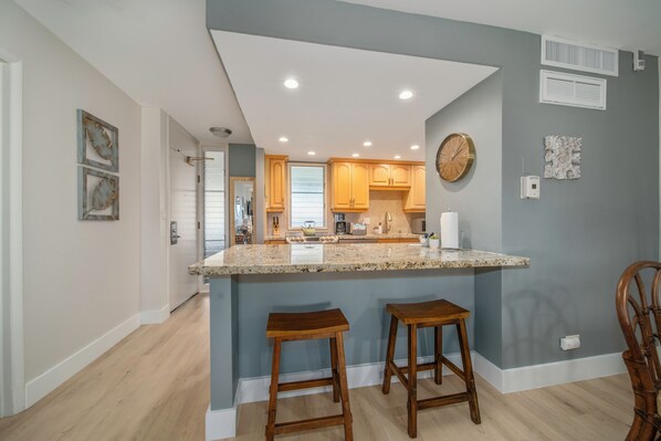 Appartamento, 1 camera da letto, vista giardino | Cucina privata | Frigorifero con congelatore, microonde, forno, piano cottura
