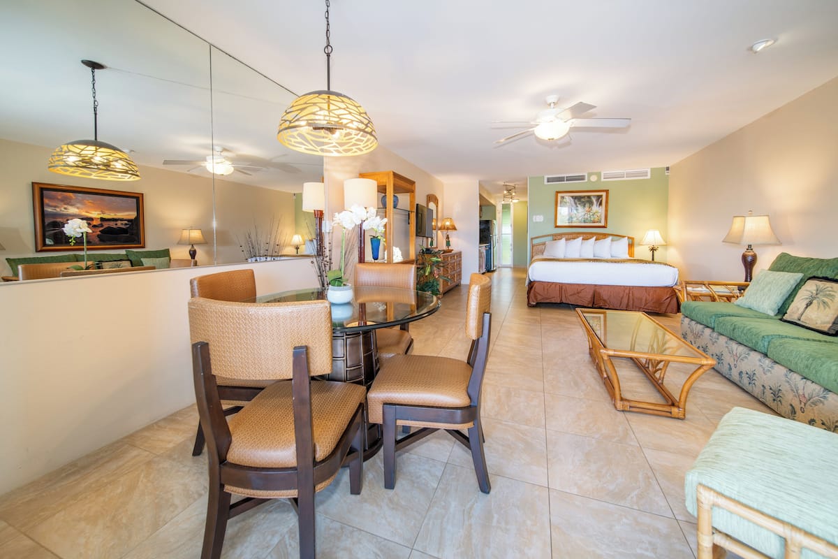 Individually decorated, individually furnished, laptop workspace