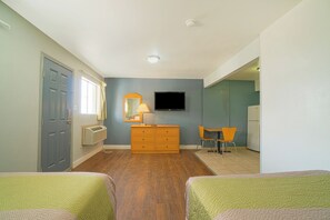 Bureau, Wi-Fi gratuit, réveils, draps fournis