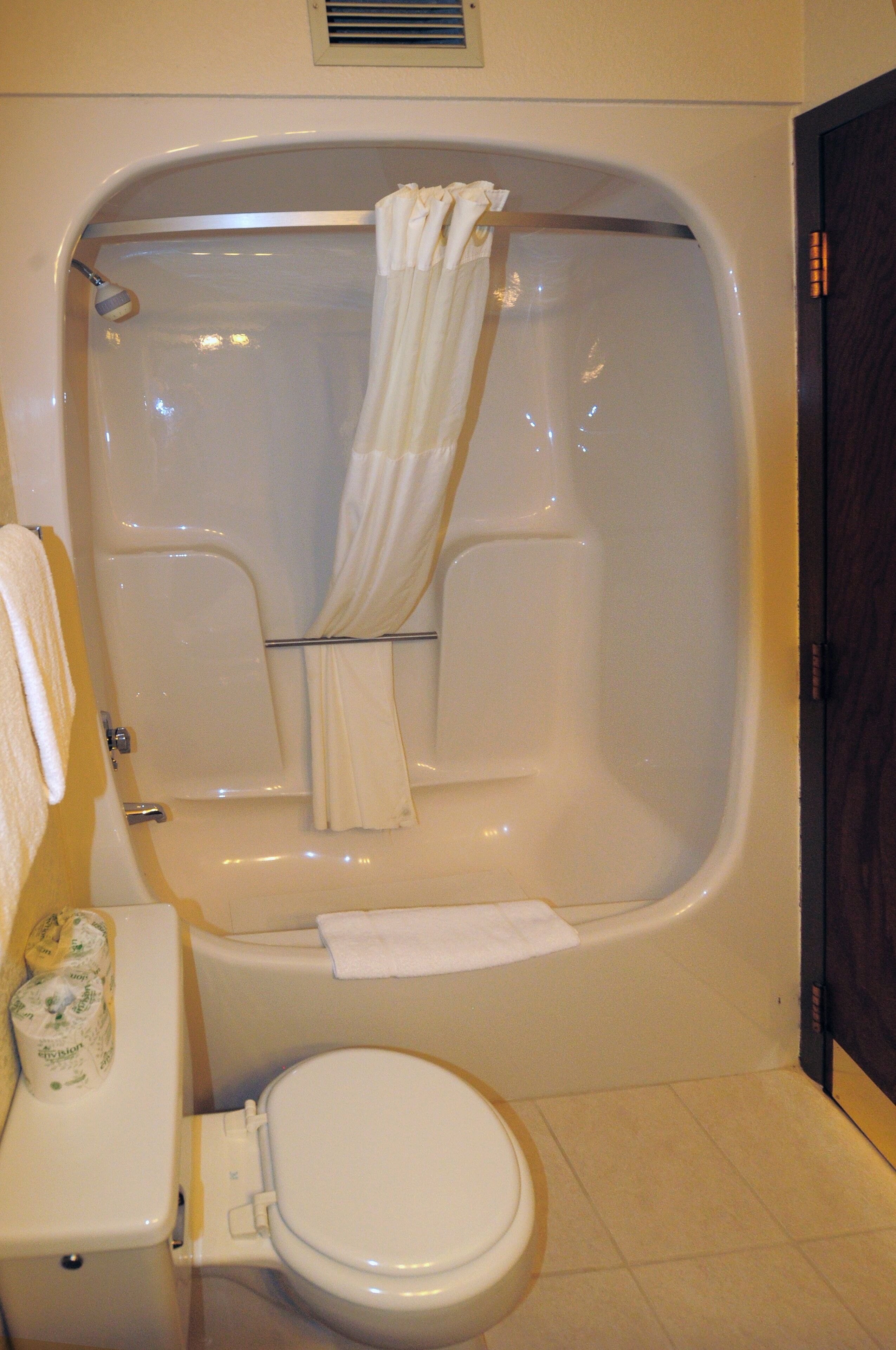 bathtub, deep-soaking bathtub, hair dryer, towels