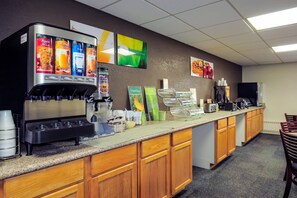 Breakfast area - Quality Inn Stadium Area Green Bay Stadium (Green Bay)