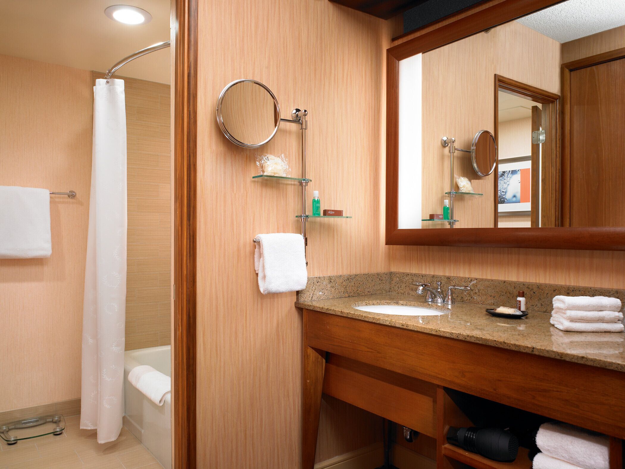 combined shower/bathtub, free toiletries, hair dryer, towels