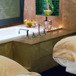 Couples treatment rooms, hot tub, body treatments, hydrotherapy