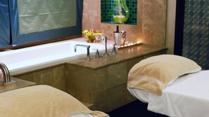 Couples treatment rooms, hot tub, body treatments, hydrotherapy