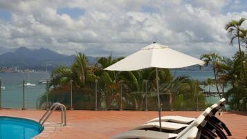 Outdoor pool, sun loungers