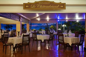 2 restaurantes; se sirven desayunos