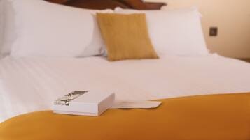 Deluxe tweepersoonskamer | Luxe beddengoed, een minibar, een kluis op de kamer
