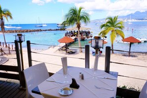 2 restaurants servant le petit-déjeuner