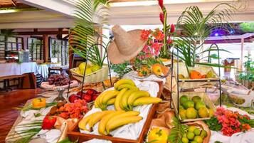 Daily continental breakfast (EUR 25 per person)