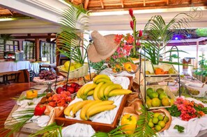 Daily continental breakfast (EUR 25 per person)