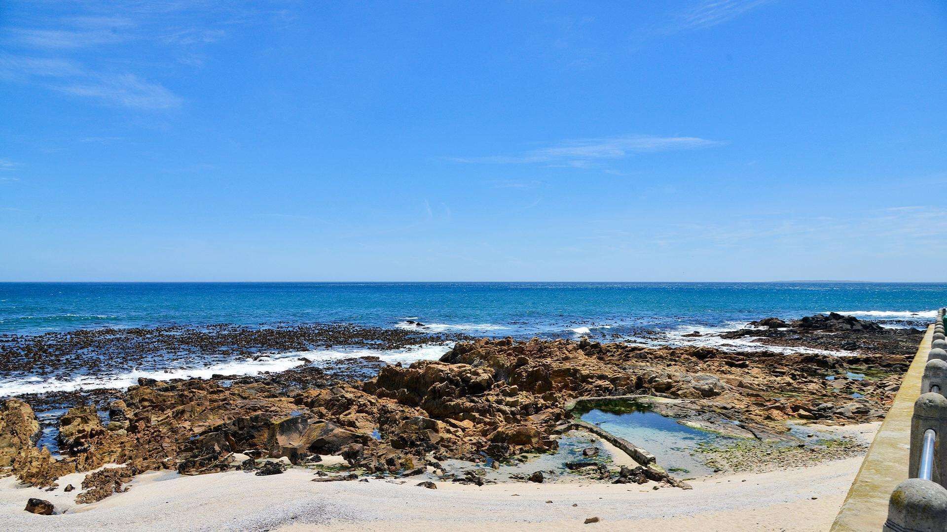 beach nearby, free beach shuttle, beach umbrellas, beach towels